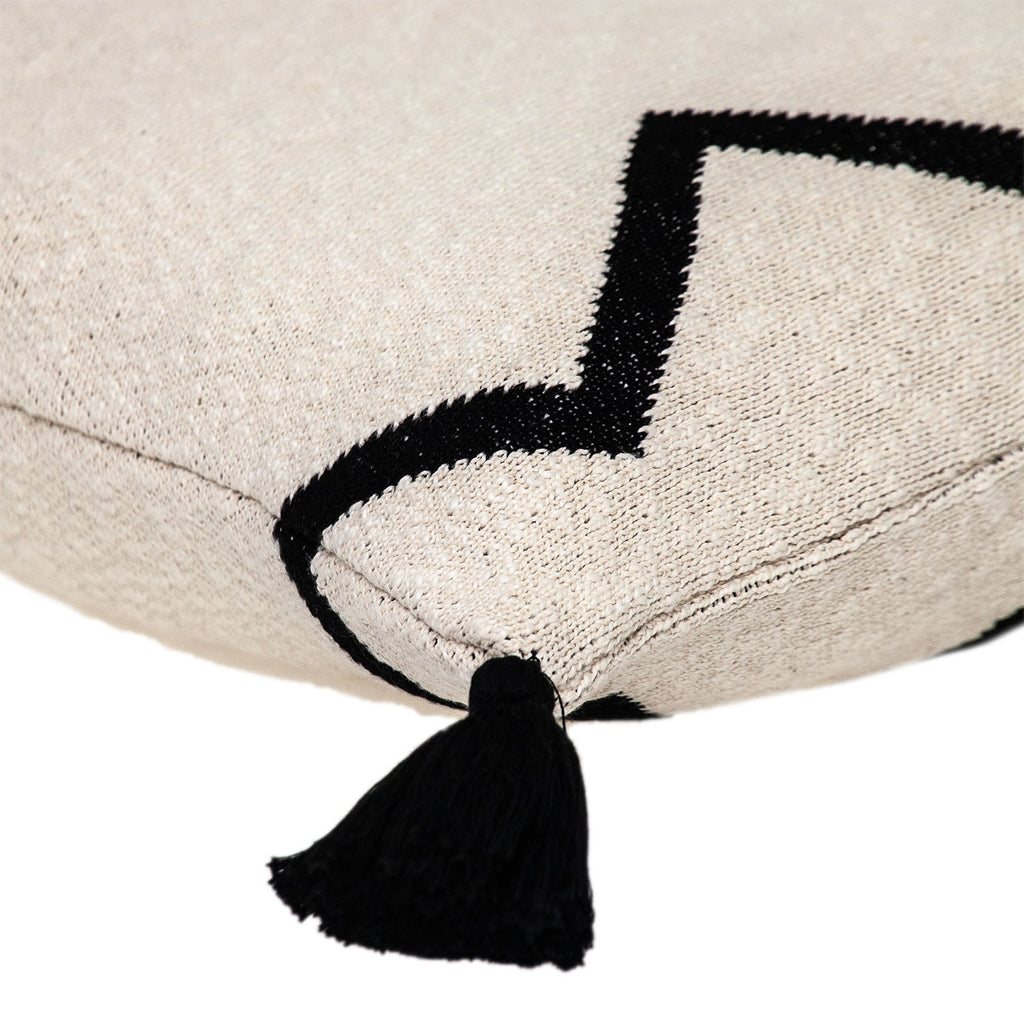 Coussin décoratif carré à motif zigzag noir et crème 20" x 20" avec pompon