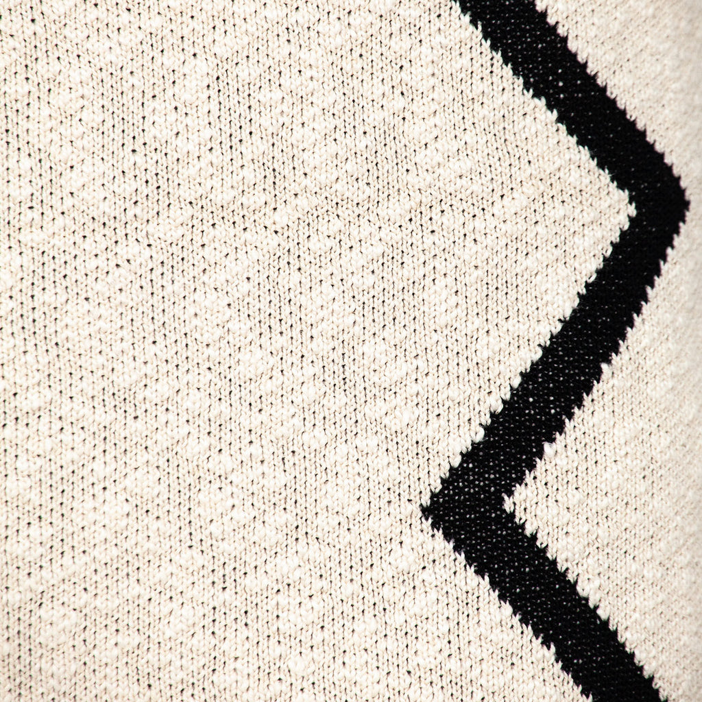 Coussin décoratif carré à motif zigzag noir et crème 20" x 20" avec pompon
