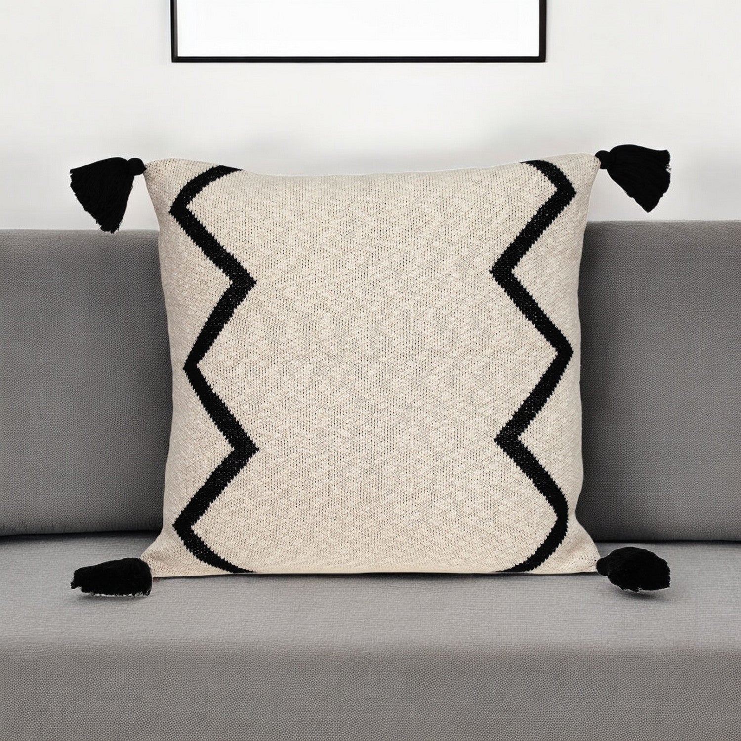Coussin décoratif carré à motif zigzag noir et crème 20" x 20" avec pompon