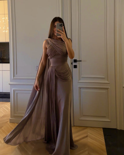 Robe de soirée plissée en satin à ruban