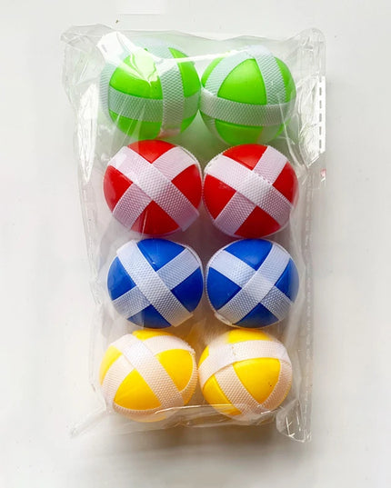 Jeu de sport Montessori avec 2 balles collantes